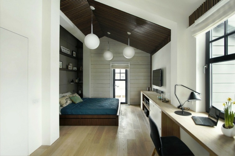 schlafzimmer mit dachschräge schwarz decke holzleisten modern schreibtisch