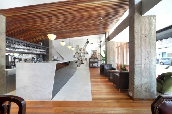 DAGA-Cafe-byn-studio-beton-holz-marmor
