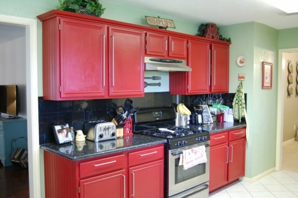 Eiche-Küchenschränke-rot-lackieren