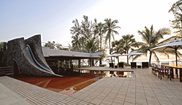 Ferienhaus-Indien-Palmen-Schwimmbad