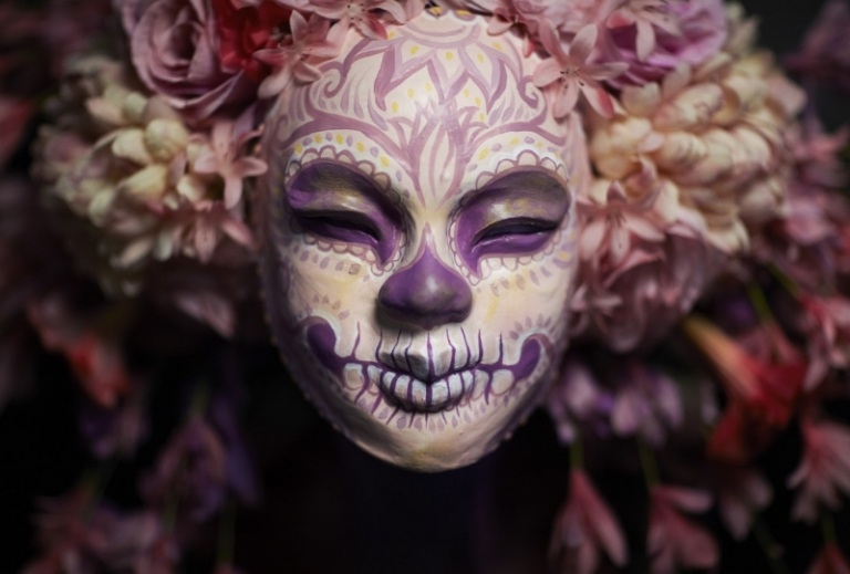 Frauen-Schminktipps-Halloween-Gesicht-bemalen
