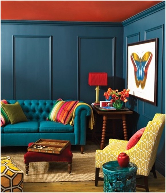 Ideen-zur-Deckengestaltung-kontrastfarben-wohnzimmer