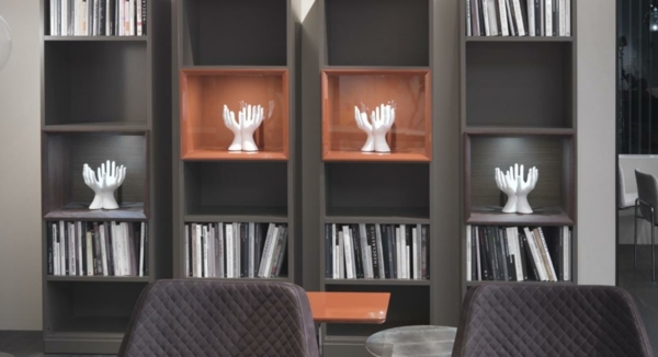 Italienische-Möbel-Besana-wohnwand-mit-orangen-akzente