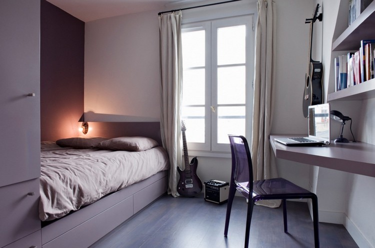 Kleines Schlafzimmer -einzelbett-bettkasten-lila-moebel