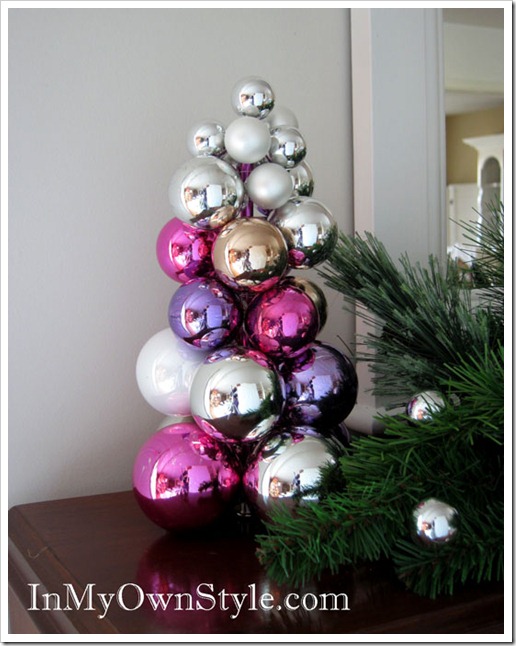 Künstlicher-Weihnachtsbaum-basteln-glaskugeln