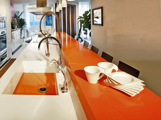 Orange-Küche-arbeitsplatte