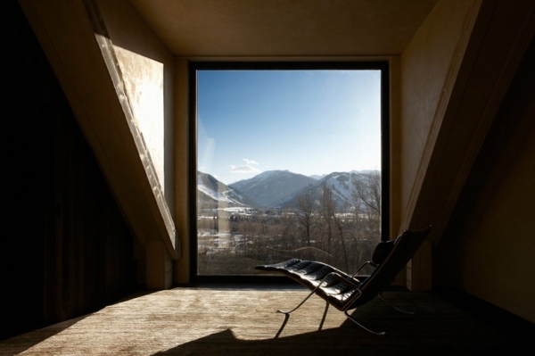 Rustikale-Skihütte-aspen-aussicht-großes-glasfenster