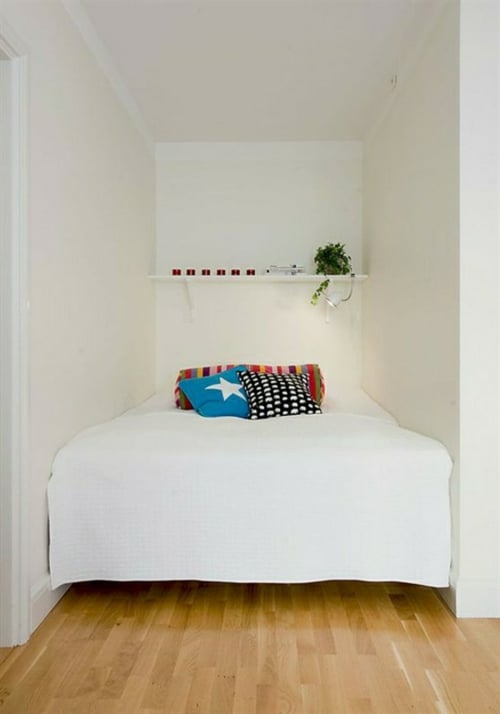 Schlafzimmer-klein-minimalistisch-weiß