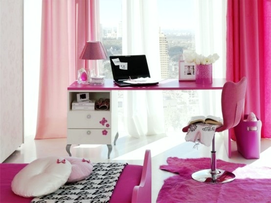 Schreibtisch-im-Kinderzimmer-rosa-design-mädchen