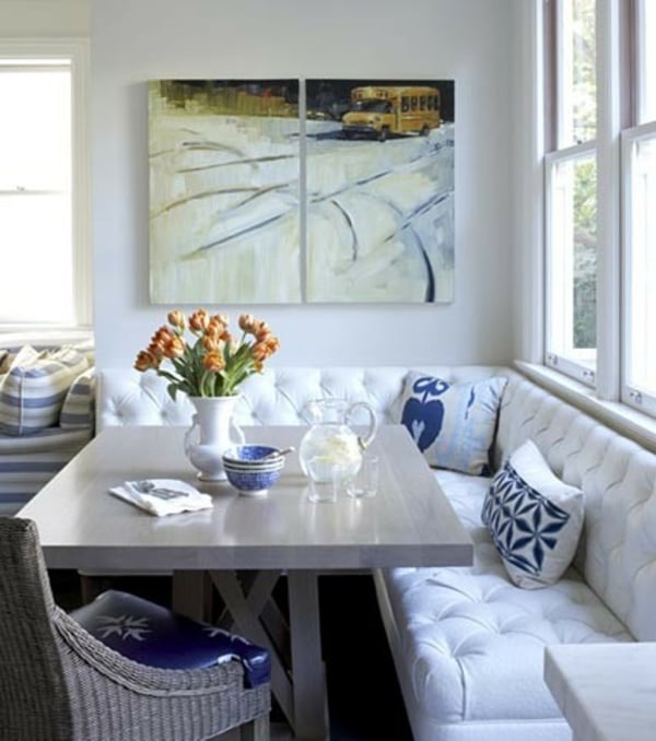 Sitzecke-Küche-blau-weißes-Farbschema
