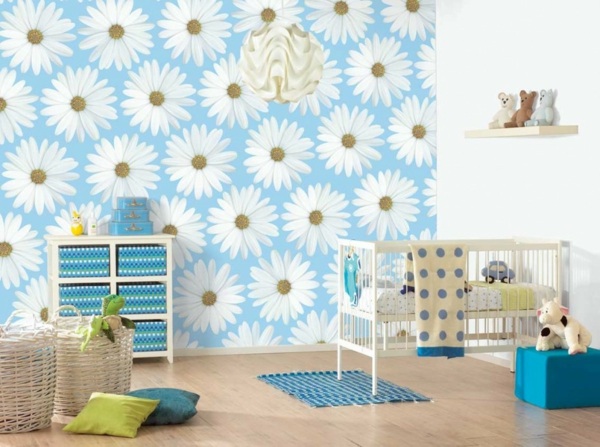 blaue-Tapeten-Blumenmuster-Kinderzimmer
