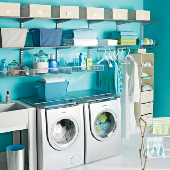 blaue-Wände-Regale-Waschküche