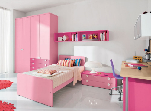 bunt-rosa-Kinderzimmermöbel
