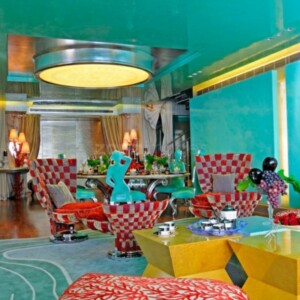 bunte-Farben-Hotel-Lobby-blau-gelb-orange