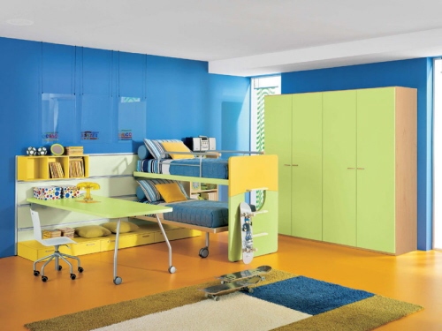 bunte-Kinderzimmermöbel-blau-grün-gelb