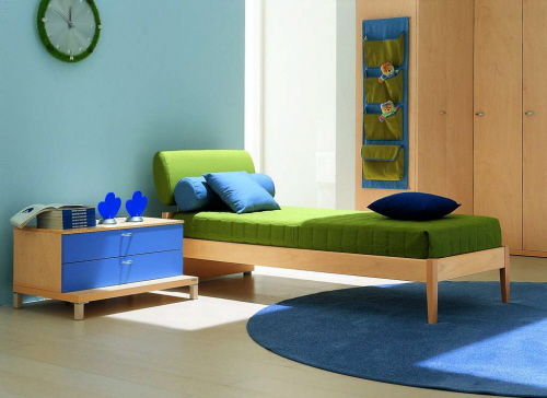 bunte-Kinderzimmermöbel-blau-grün