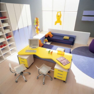 bunte-Kinderzimmermöbel-geschwister-zimmer-gelb-lila