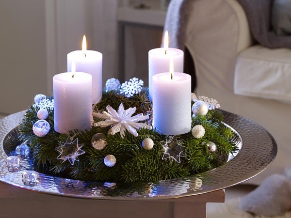 eleganter-Adventskrany-lavender-Kerzen