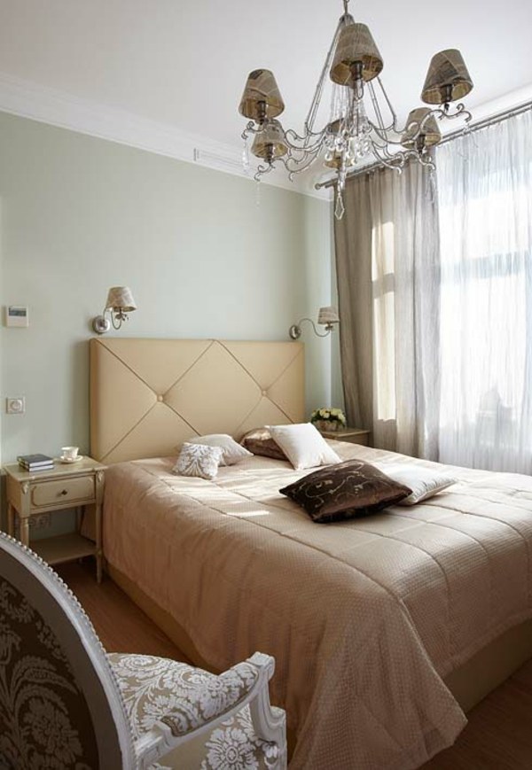 elegantes-Schlafzimmer-beige-braunes-Farbschema