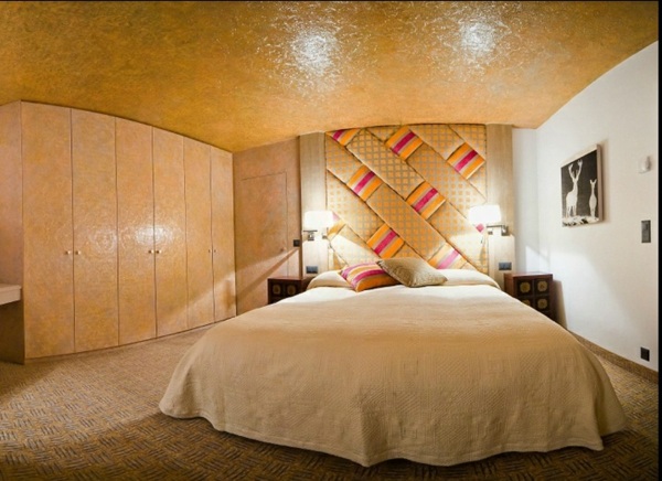 elegantes-braun-beige-Schlafzimmer-Bett-Kopfteil-deko