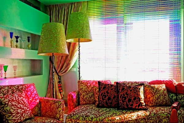 farbige-Jalousien-Wohnzimmer