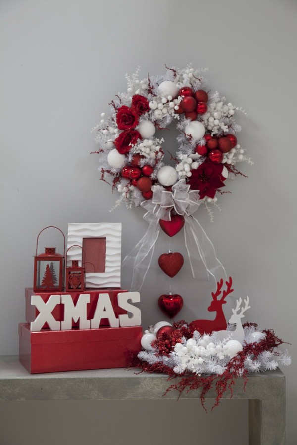 festlich-rot-weiße-Weihnachtsdeko-Ideen-weihnachtskranz