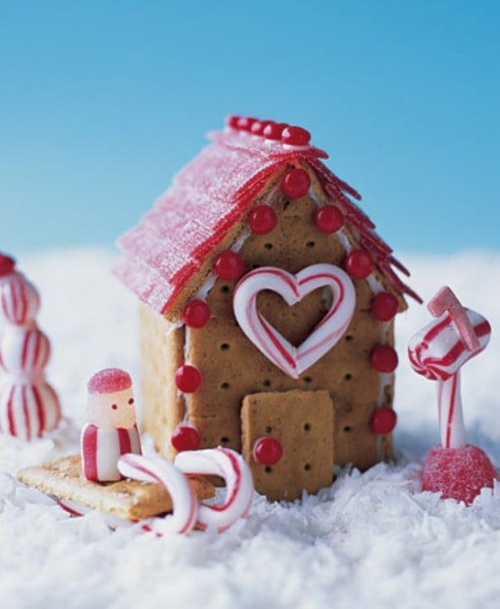 festlich-rote-Weihnachtsdeko-Ideen-häuschen-kekse