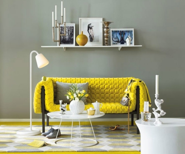 gelb-graues-Wohnzimmer-Stehlampe-Sofa