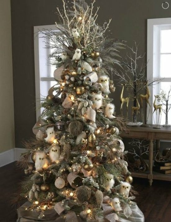 goldener-Weihnachtsschmuck-Weihnachtsbaum-dekorieren