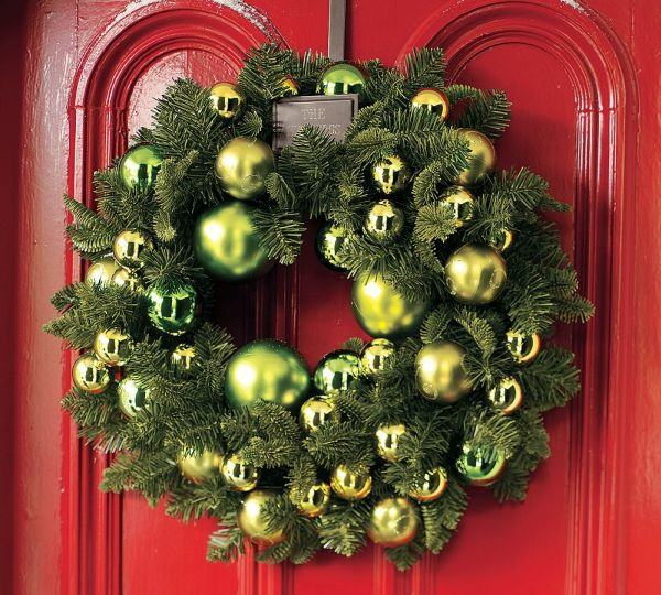 grüner-Weihnachtskranz-Tür