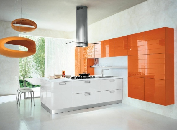 hochglkanz-Orange-Küche