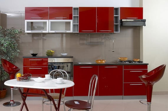 kleine-rote-Küche-modernes-Design