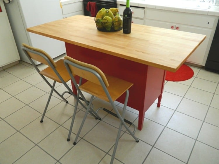 kücheninsel selber bauen modern tischplatte rot holz klappstuehle metall