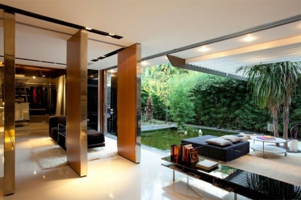 moderne-Einrichtung-Wohnzimmer-Wohnung-Glasfassade