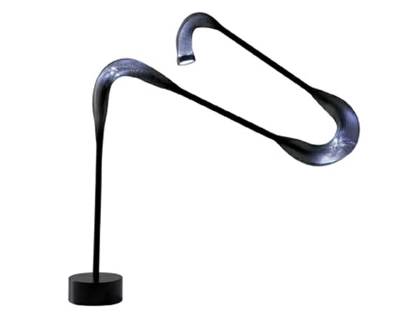 moderne-LED-Stehlampe-mit-flexiblem-Arm