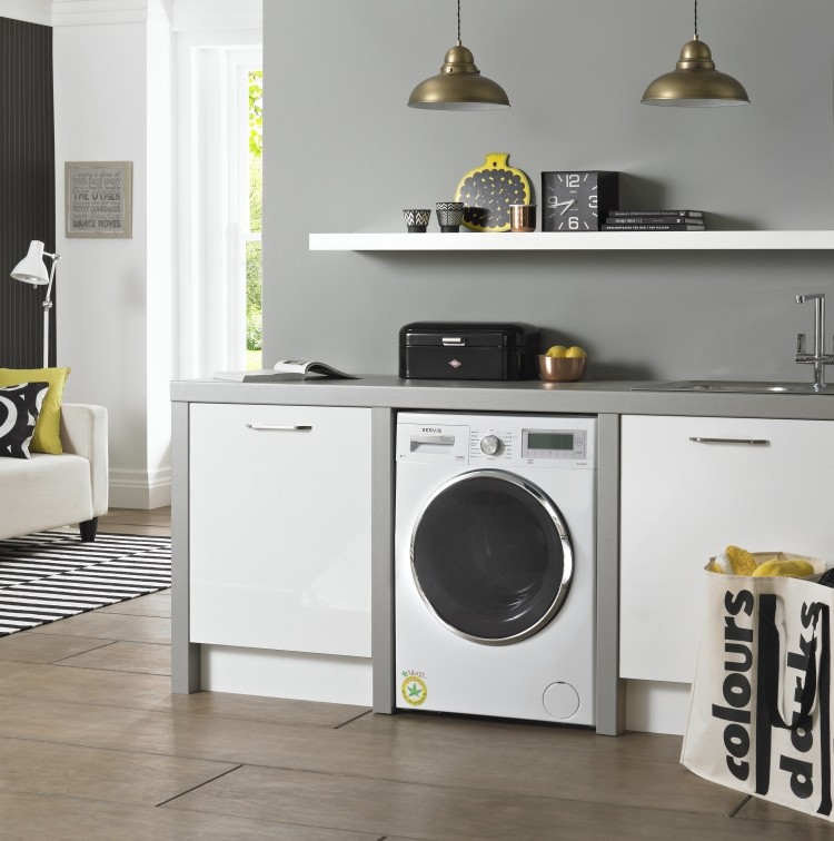 moderne-waschkuche-modern-minimalistisch-weiss-grau-wandregal-design