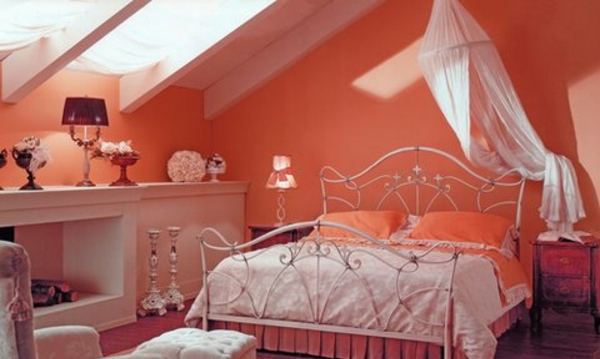 orange-Mädchenzimmer-Schrägdach