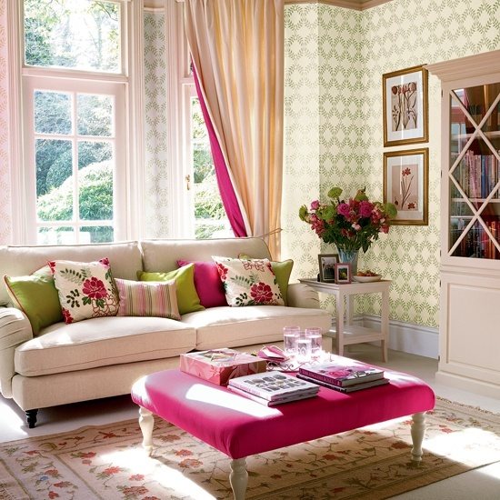 rosa-ottomanen-wohnzimmer