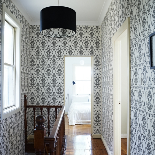 schwarz-weiße-Tapeten-Flur