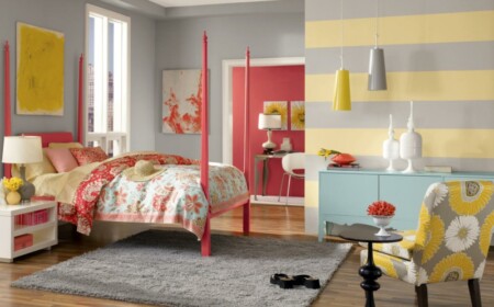 streifen an der wand schlafzimmer gelb grau lachs bett florale motive