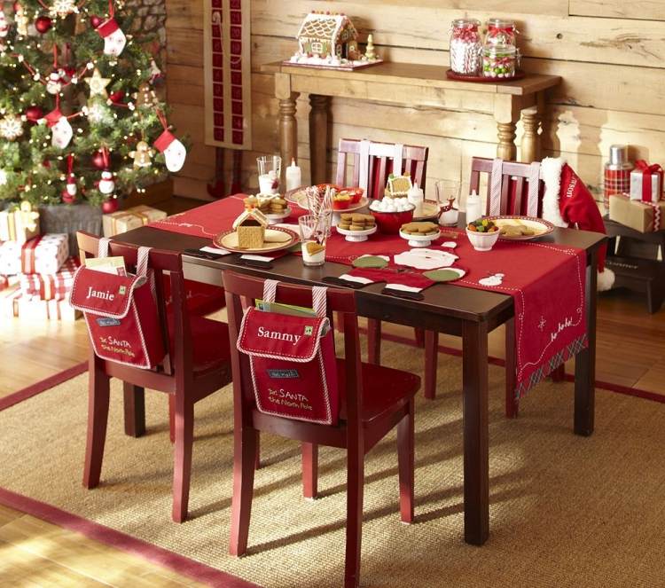 tischdeko-weihnachten-ideen-tisch-weihnachtsbaum-stuehle-personalisiert-lebkuchen