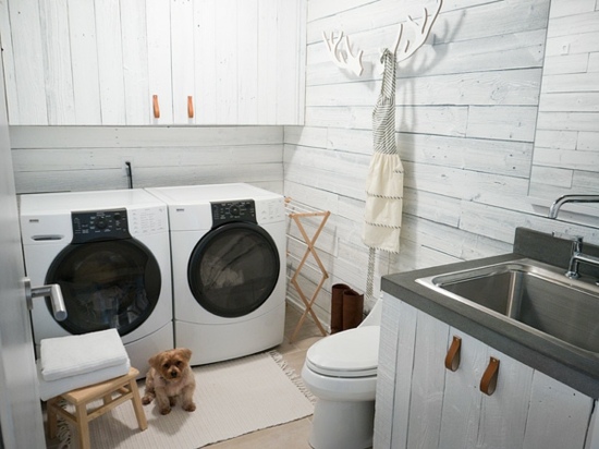 weiße-Paneele-Waschküche-Keller-Idee