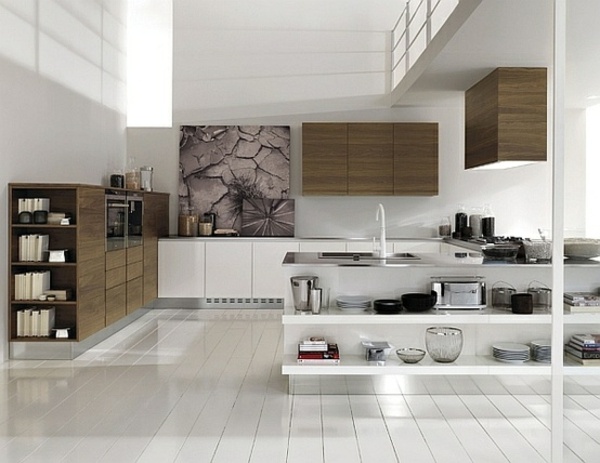 weißer-Bodenbelag-offene-Küchensregale-Stauraum