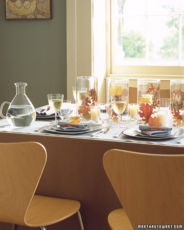 wunderschöne-Herbst-Tischdeko-herbstblätter-teller
