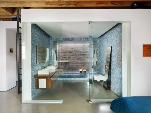 Wohnung-Renovierung-omer-arbel-modernes-badezimmer-blaue-mosaik