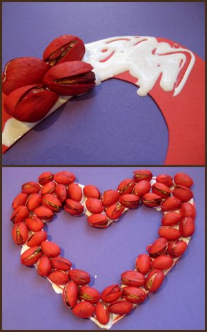 Bastelideen zum Valentinstag anleitung bemalte pistazien aufkleben