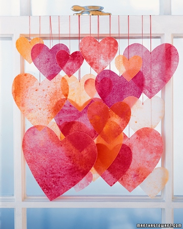 Bastelideen Valentinstag transparente herzen wachsmalstifte