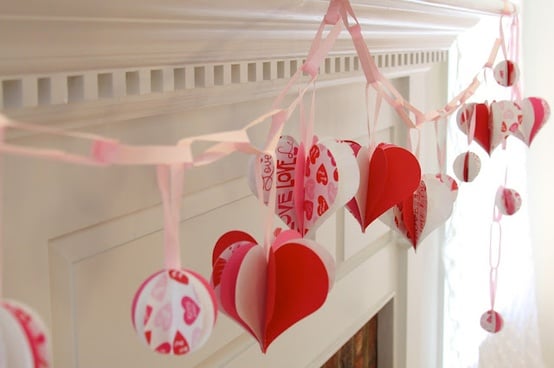 Basteln zum Valentinstag ideen herzen papier girlanden