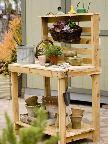 Gartengestaltung-Tisch-Holzpaletten