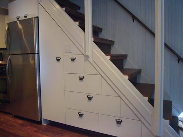 Ideen-Stauraum-unter-der-Treppe-schubladen-eingebaut